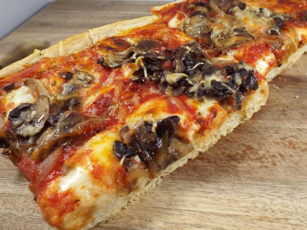 sicilian-mushroom-onion-pizza