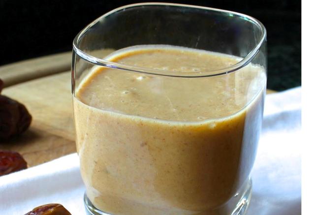 Famous-Indian-Recipes-dates-smoothies