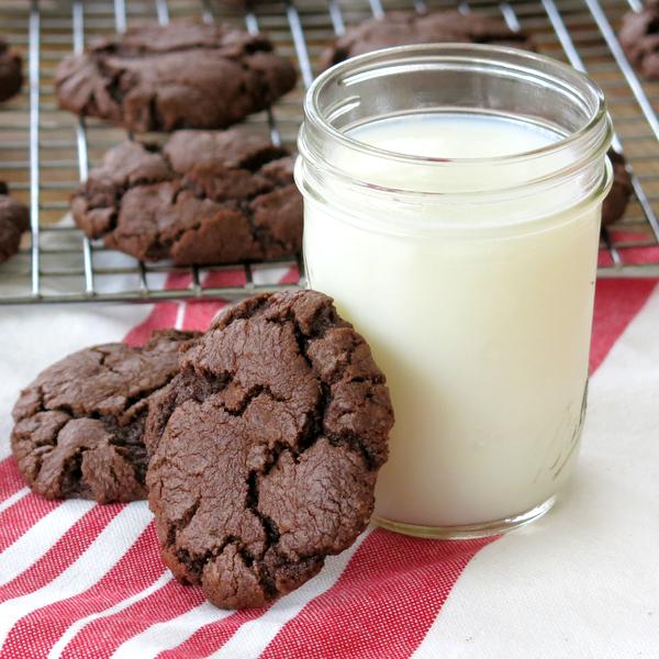 Molten-Lava-Chocolate-Chip-Cookies-Recipe