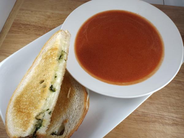 Pesto-provolone-grilled-cheeses-with-tomato_soup