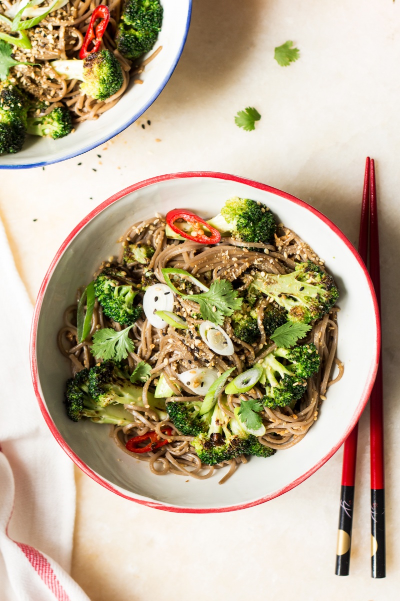Sesame-soba-noodles-with-broccoli