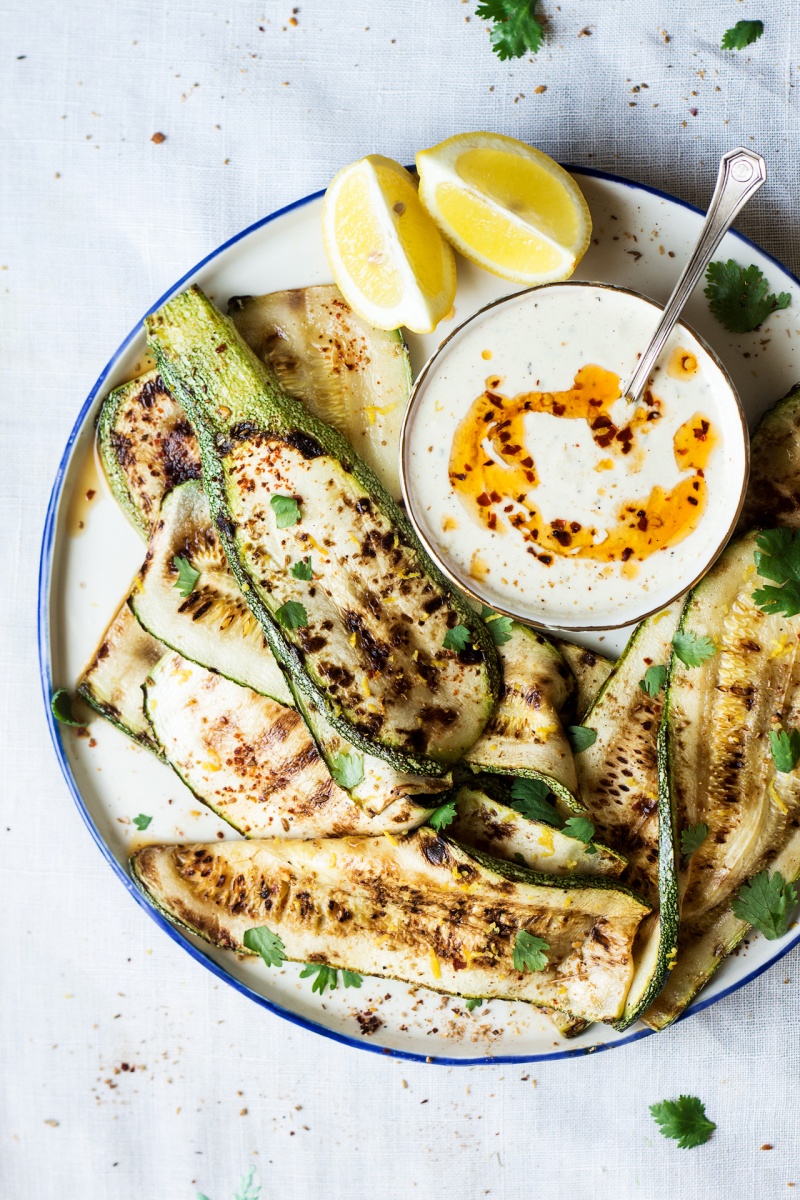 Spicy-grilled-zucchini-with-curried-dip