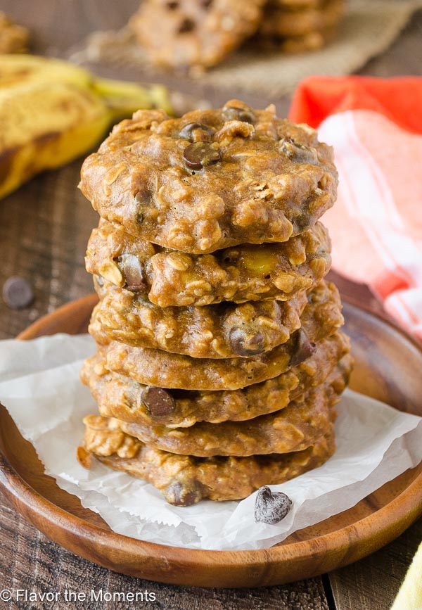 flourless-peanut-butter-banana-chocolate-chip-oatmeal-cookies1-flavorthemoments.com