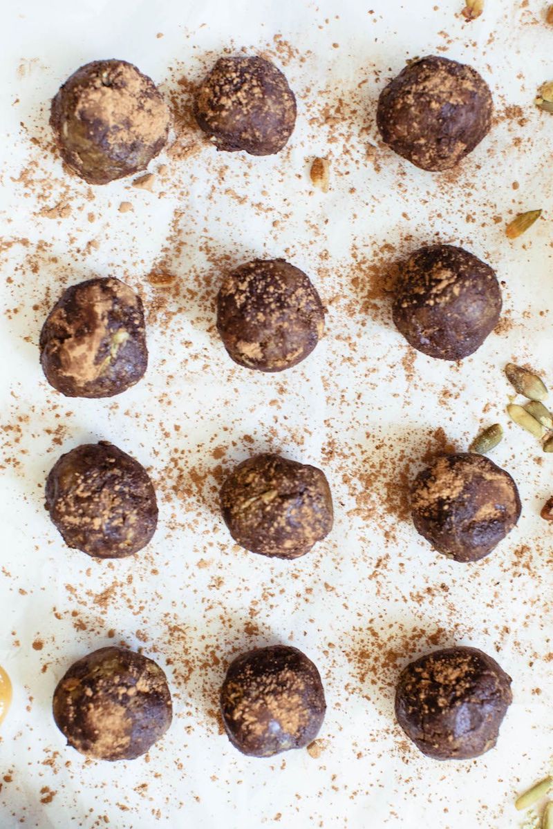 on-the-go-superfood-protein-balls-amazing-grass-nutrition-stripped5