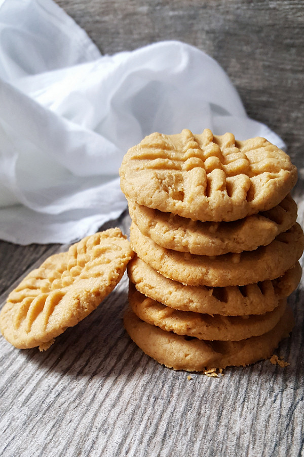 skinny-peanut-butter-cookies-1