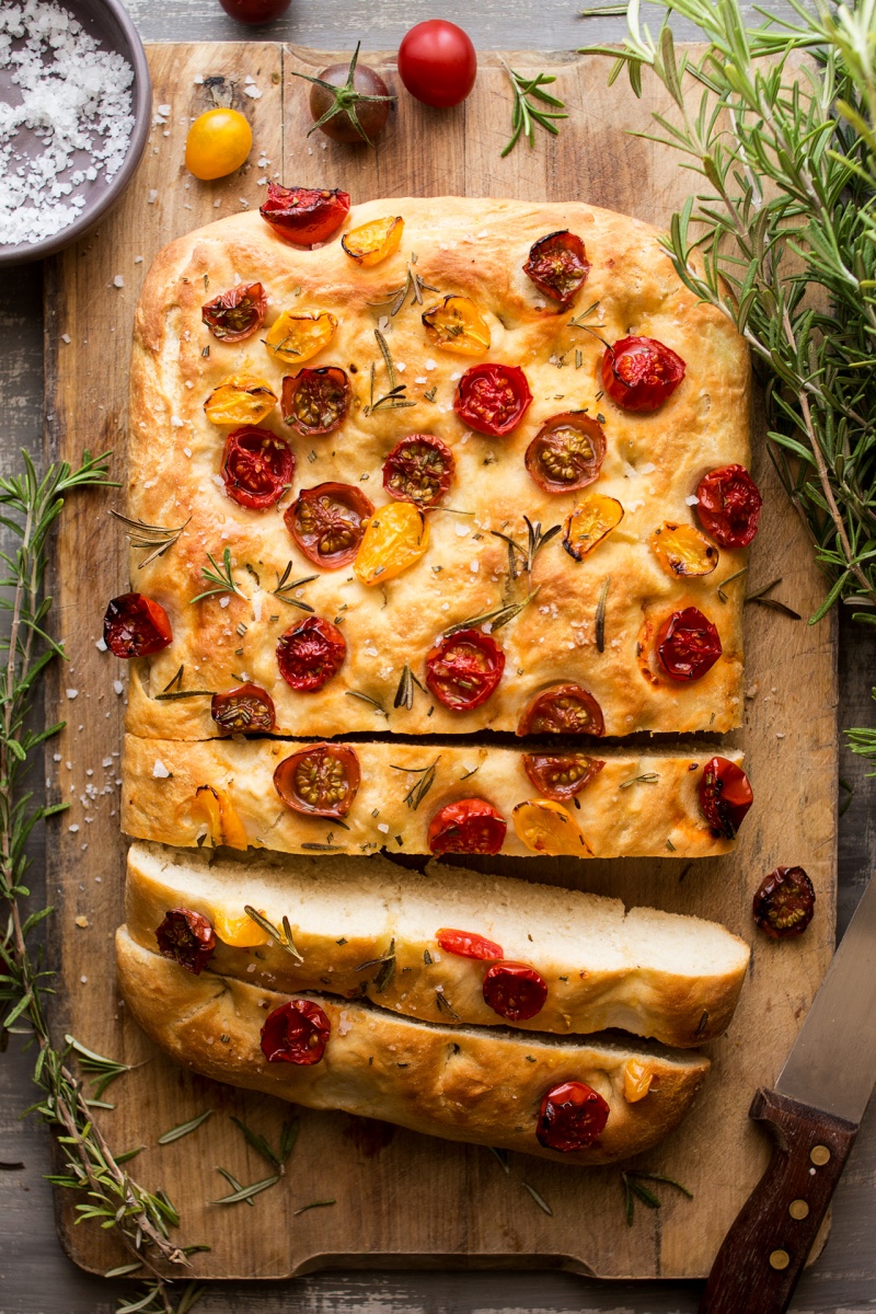 Vegan-focaccia-with-tomatoes-and-rosemary