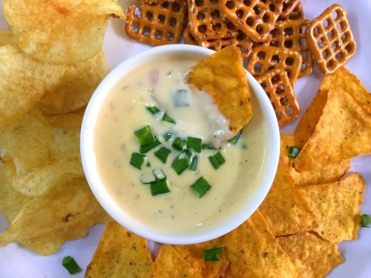 chips-in-queso-YG