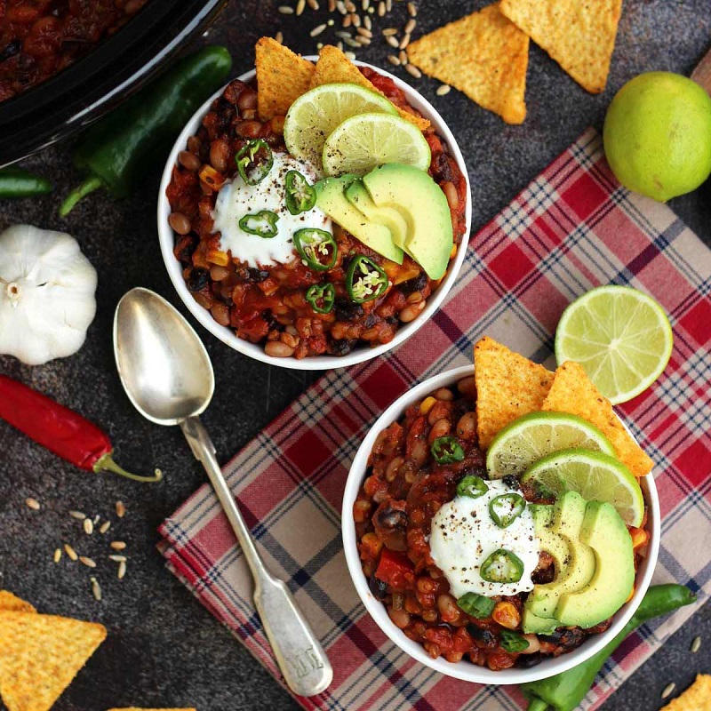 The-Best-Slow-Cooker-Vegan-Chili-Bowls-of-Chili-Flatlay-1