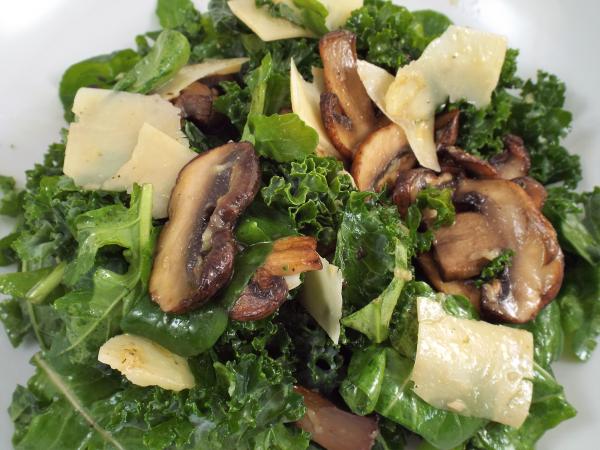 kale-arugula-mushroom-salad-balsamic