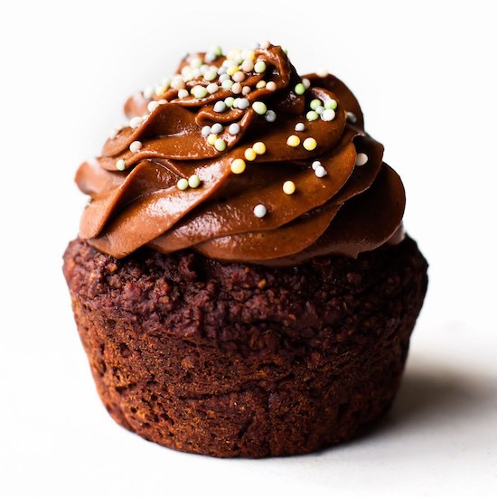 The-BEST-Healthy-Chocolate-Cupcakes-2