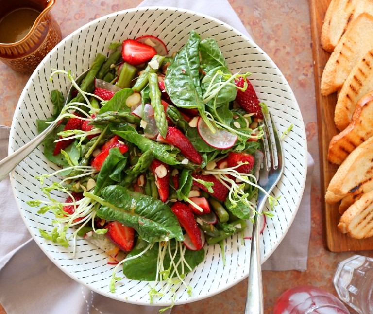 Asparagus &amp; Strawberry Salad with Marmalade Dressing