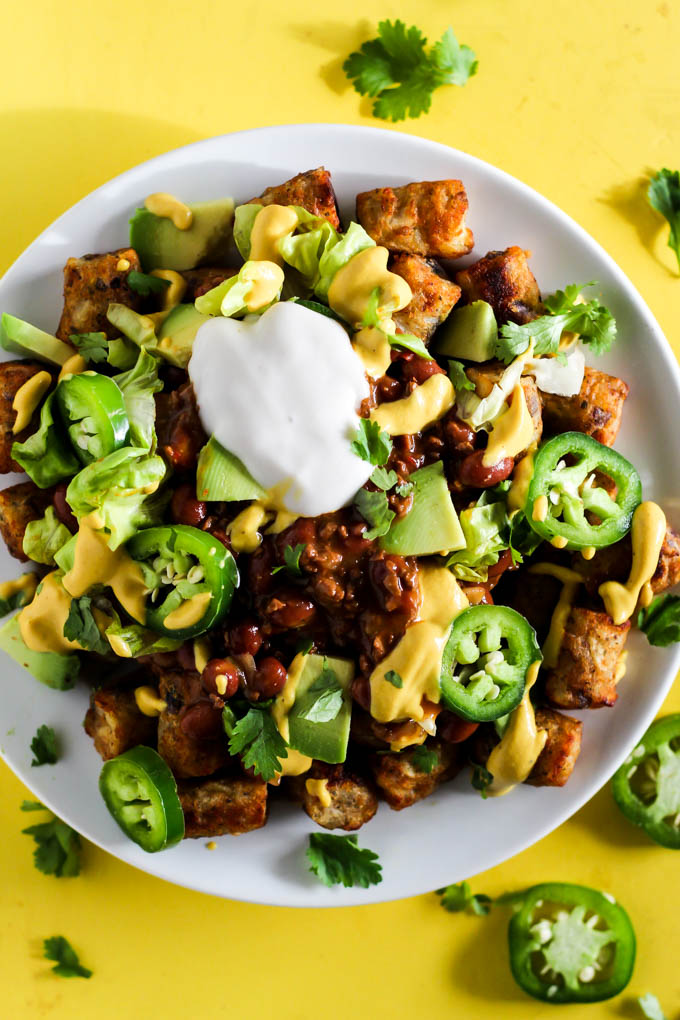 loaded-vegan-chili-cheese-tater-tots-comfort-food-party-healthy-cheese-gluten-free-4