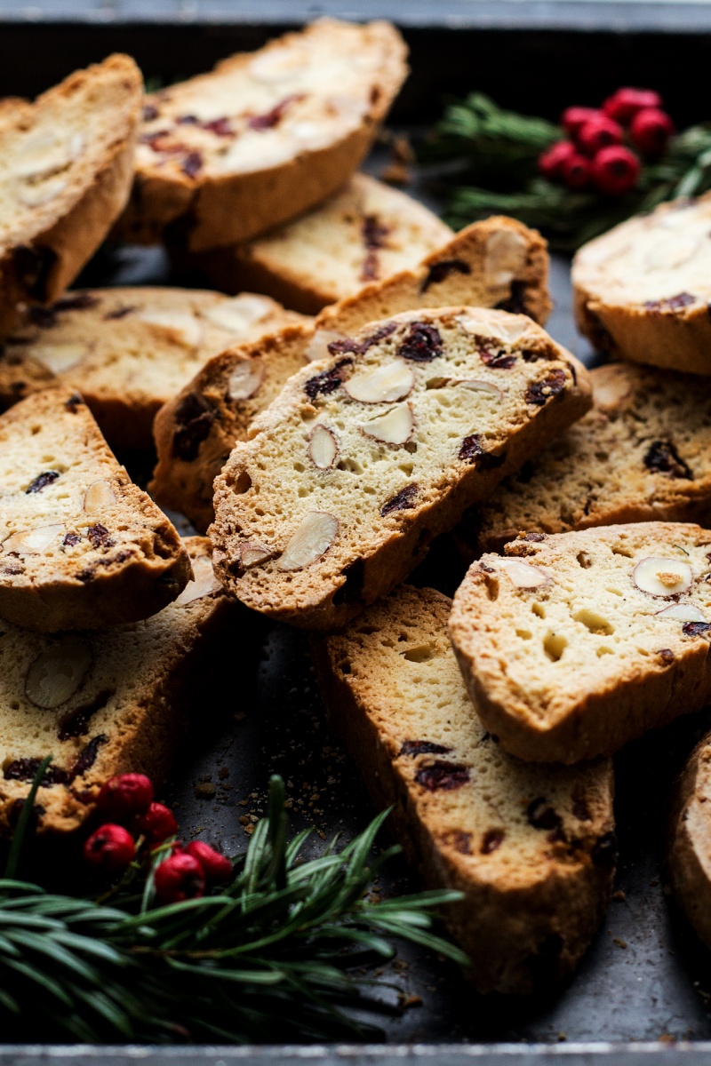 Eggless-biscotti-with-almonds-and-cranberries