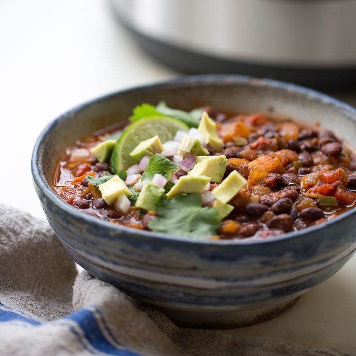 simple-instant-pot-chili-with-black-beans-vegan-11